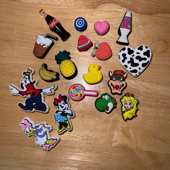 CROCS Charms - Picture 1 of 1